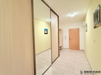 Prodej bytu 3+kk se dvěma balkony ( 116 m2 ), ul. Přízřenick - 14