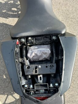 Honda CB125R - 14