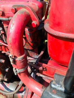 traktor MC CORMICK - 14