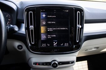 Volvo XC40 D4 Momentum (2018) - 14