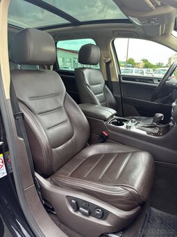 VW Touareg 3.0 TDI / Vzduch /Tažné 3.5t /Webasto / Servis VW - 14
