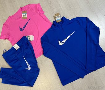 Nový komplet legín s tričkem NIKE - 14