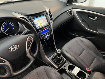 Hyundai i30 combi 1.6 CRDi,100 kW,manual,Style,AC,1maj,DPH - 14