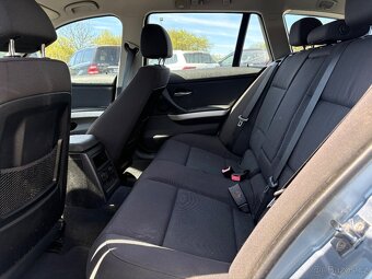 BMW 320i combi 125kw - 14