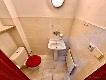Nabízíme k pronájmu pěkný byt 3+1, ve vile, o ploše 67 m2. - 14