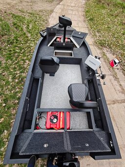 Rybářská loď PowerBoat 420 Tiller - 14