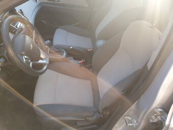 Chevrolet Cruze 1.8 benzín  r.v.2009 Naj.162 350Km - 14