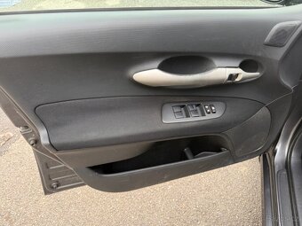 Toyota Auris 1.6 benzín 91 kW - 14