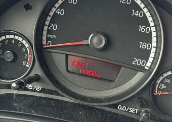 Volkswagen Up 1,0 i KLIMA VÝHŘEV +SADA KOLA benzín manuál - 14