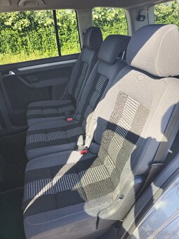 Volkswagen Touran 7 míst - 14