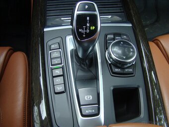 BMW X5 40d 1.MAJ ČR INDIVIDUAL LED - 14