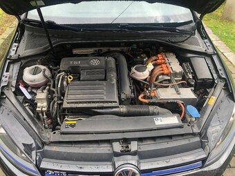 Volkswagen Golf VII GTE hybrid - 14