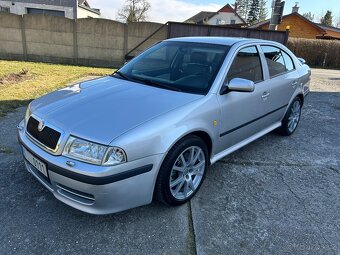 Škoda Octavia 1,8 Turbo RS 132 kW - - 14