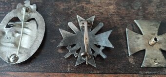 Medaile, vyznamenání, odznaky. - 14