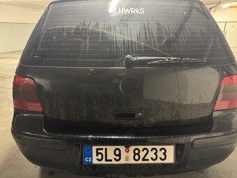Prodám Volkswagen Golf 4 1,4 16v Special Edition hatchback - 14