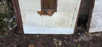 Stará dvoukřídla vrata do garáže z masivu - 14