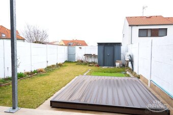 Luxusní řadový dům 4+kk s bazénem a zahradou v Drahelčicích, - 14