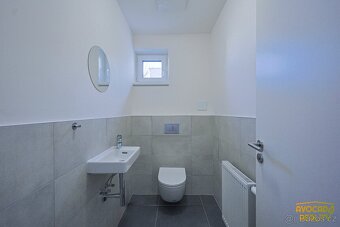 Luxusní byt 3+kk s vlastní zahrádkou - 14