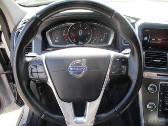 VOLVO XC60 2,4D4 Summum AWD Auto Pano Xen 2014 - 14