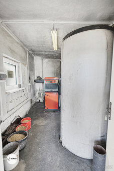 Výrobní, skladovací prostor na pozemku o výměře 19.464 m2 v  - 14