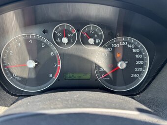 Ford Focus 1.6i - 14