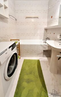 Podnájem zařízeného pokoje (12 m2), ul. Batličkova, Praha 8  - 14