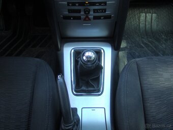 Peugeot 407 1.6HDi 1.MAJ. ČR 153327 km - 14