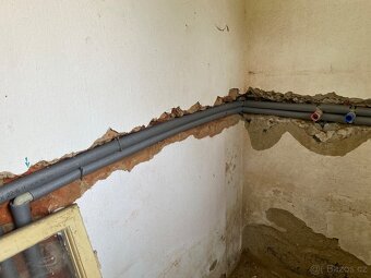 Prodám rodinný dům 3 + 1 s pěkným pozemkem 1000 m2 - 14