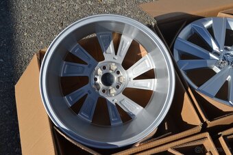 Škoda Fabia IV, VW Polo, S.Ibiza -17 Nové orig.Alu disky - 14
