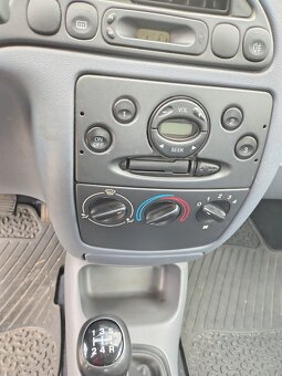 Ford Fiesta 1.3i - 14