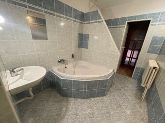 Prodej dvougeneračního domu 4+kk, 3+kk Olomouc, Nemilany - 14