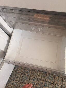 Prodám starší kombinovanou lednici s mrazákem. - 14