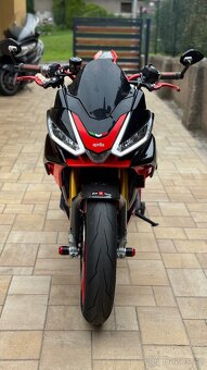 Aprilia Tuono V4 Factory 2022 - 14