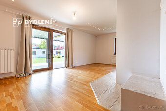 Prodej rodinného domu 260 m² s pozemkem 2122m² - 14