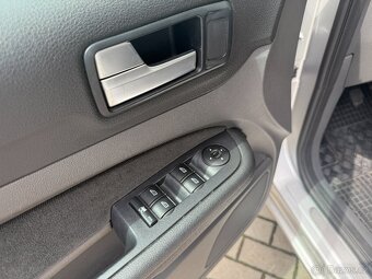 Ford Focus 1.6i, 74kw Ghia výbava - 14