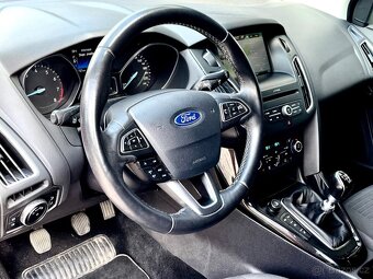 Ford Focus 1.0 Titanium ST Race red - 14