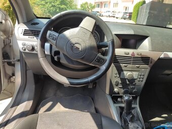 Opel Astra GTC 1,9 diesel 88 kW/110kw nová STK - 14
