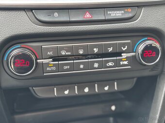 Kia Ceed SW 1.5 T-GDI, TOP, ČR, 1. majitel - 14