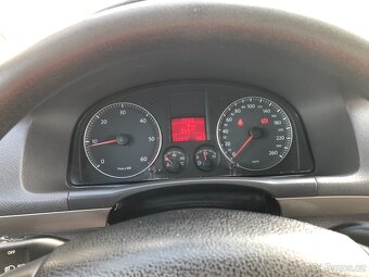 Volkswagen Touran 2.0 TDi BKD 103kw facelift - 14