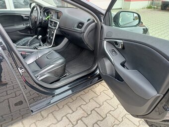 VOLVO V40 D2 ,kůže, navi, pěkně zachovalé auto - 14