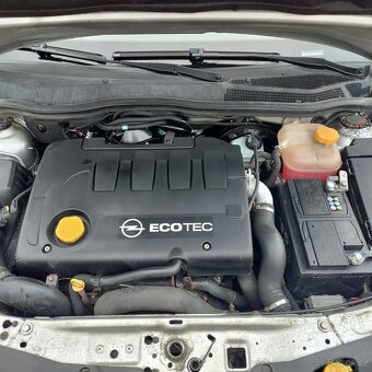 Opel Astra, 1.9CDTI,KRÁSNÁ,SERVISKA,VÝBAVA - 14