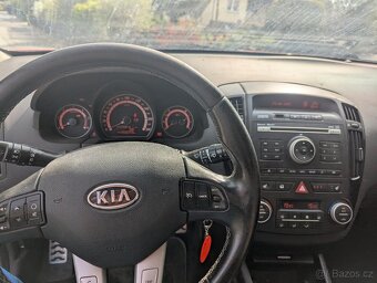 Kia Ceed SW RV 2010 - 14
