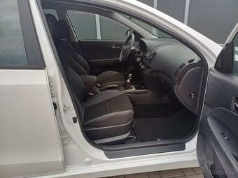 Nové v ČR...Krásný Hyundai I30 cw... - 14