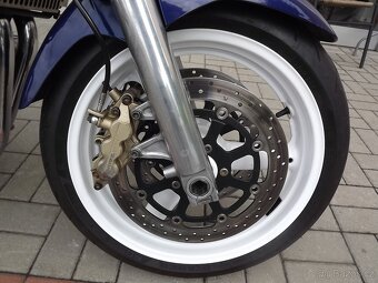 Suzuki GSX 1400 - 14