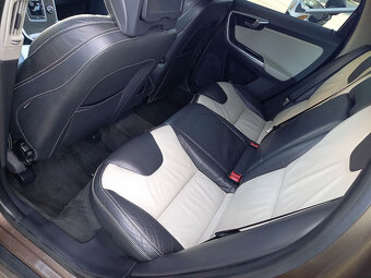 Volvo XC60, 2.4D5 120k 4x4+klima+Manual - 14