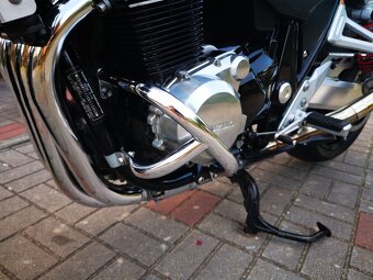 Suzuki GSX 1400 K4 - 14