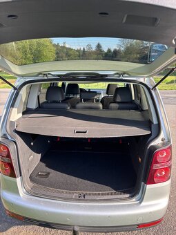 VW Touran 2.0 TDI DSG - 14