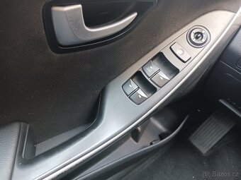 Hyundai i30 1,4 73 kW KOMBI TRIKOLOR - 14