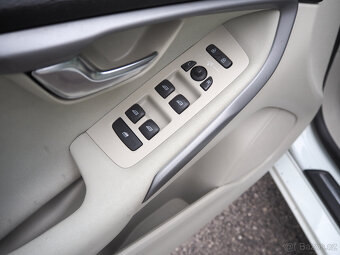 Volvo V40 2.0 D3 5ti válec, původ ČR - 14