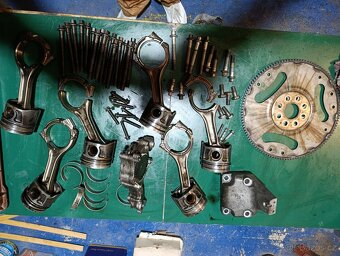 Jeep Grand Cherokee WK2 2011-2013 části motoru - 14